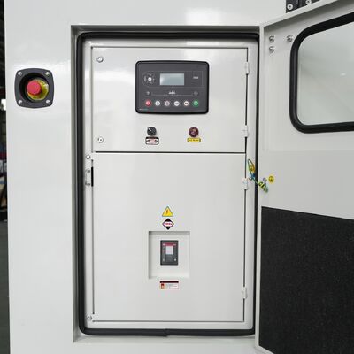 550kW 688KVA Generador silencioso súper diésel refrigerado con agua 50/60HZ Generadores portátiles de una o tres fases DCEC Cummin